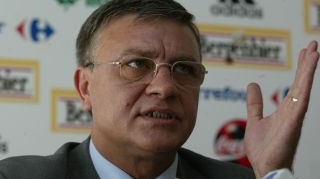 Mircea Sandu: "Jucatorii se gandesc la bautura, droguri si gagici"