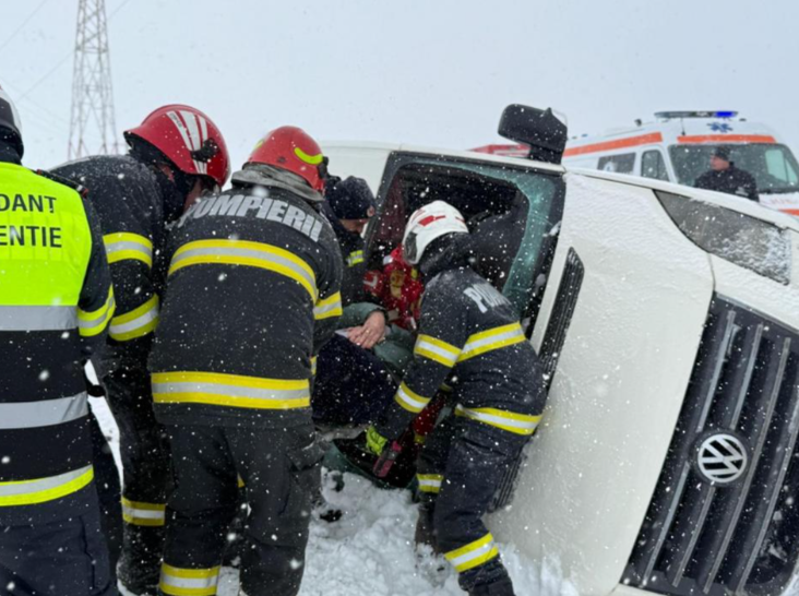Un microbuz s-a răsturnat pe drumul București-Giurgiu. A fost activat planul roșu/ sursă foto: ISU Giurgiu