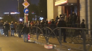 La moaste te poti uita, dar la coada de la Metropolie, ba! Te inchini cu stanga daca vezi ce HAOS au facut piosii din schimbul 3!