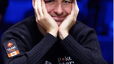 Colegii credeau ca este gay, dar cel mai bogat roman din poker a dat lovitura si in amor! N-o sa crezi cum arata iubita lui