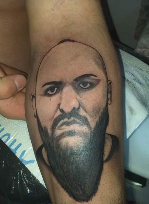 Și-a tatuat pe antebraț chipul lui Dani Mocanu! “Jos pălăria!” Ce i-a promis artistul fanului său