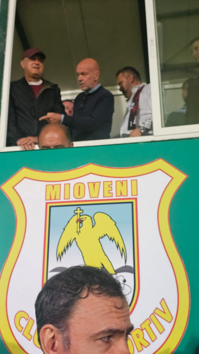 Spectacol la meciul FC Argeș – Rapid: fanele lui Dobrin au eclipsat fazele de joc cu ținutele lor provocatoare!