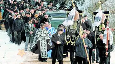 Solidari cu Emil Boc! Tatal premierului, condus la groapa de stafful PD-L