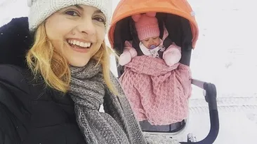 Fetiţa Simonei Gherghe a făcut primii paşi! Prezentatoarea TV a surprins-o într-o ipostază ”dulce” tare: ”Cand copilul nu mai vrea decat...”