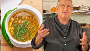 Câți lei costă o ciorbă de potroace în "Lacrimi și Sfinți", restaurantul lui Mircea Dinescu din Centrul Vechi