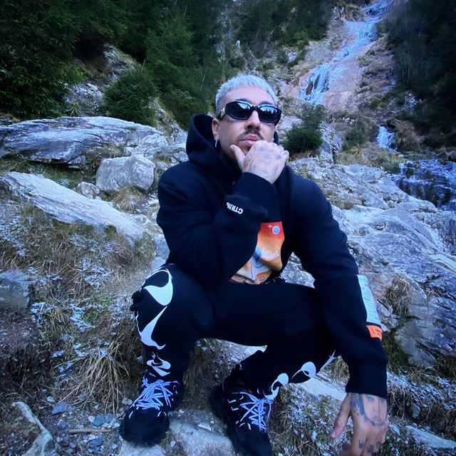 Cum îl ajută Antonia pe Alex Velea să nu ”explodeze” Ce ”rețetă” anti-anxietate aplică „Fratziwear”