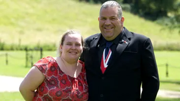 Un milionar britanic de 37 de ani, inca sta cu mama lui