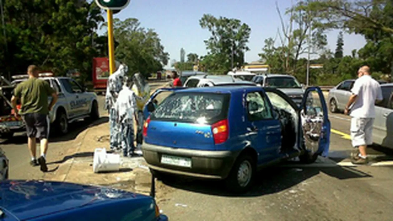 Stropiti din cap pana-n picioare de vopsea