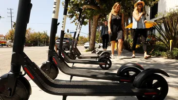 A furat 20 de trotinete electrice de pe stradă, apoi și-a deschis propria afacere. O parte le-a vândut, iar pe altele le-a vopsit şi le-a închiriat