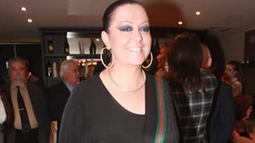 Vai de apometrele ei! Monica Anghel si-a tras trei piscine