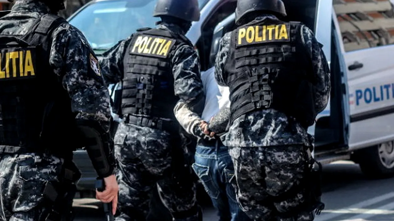 Se întâmplă în România şi nu este o poveste! Un poliţist a furat toate lemnele de foc din postul de poliţie