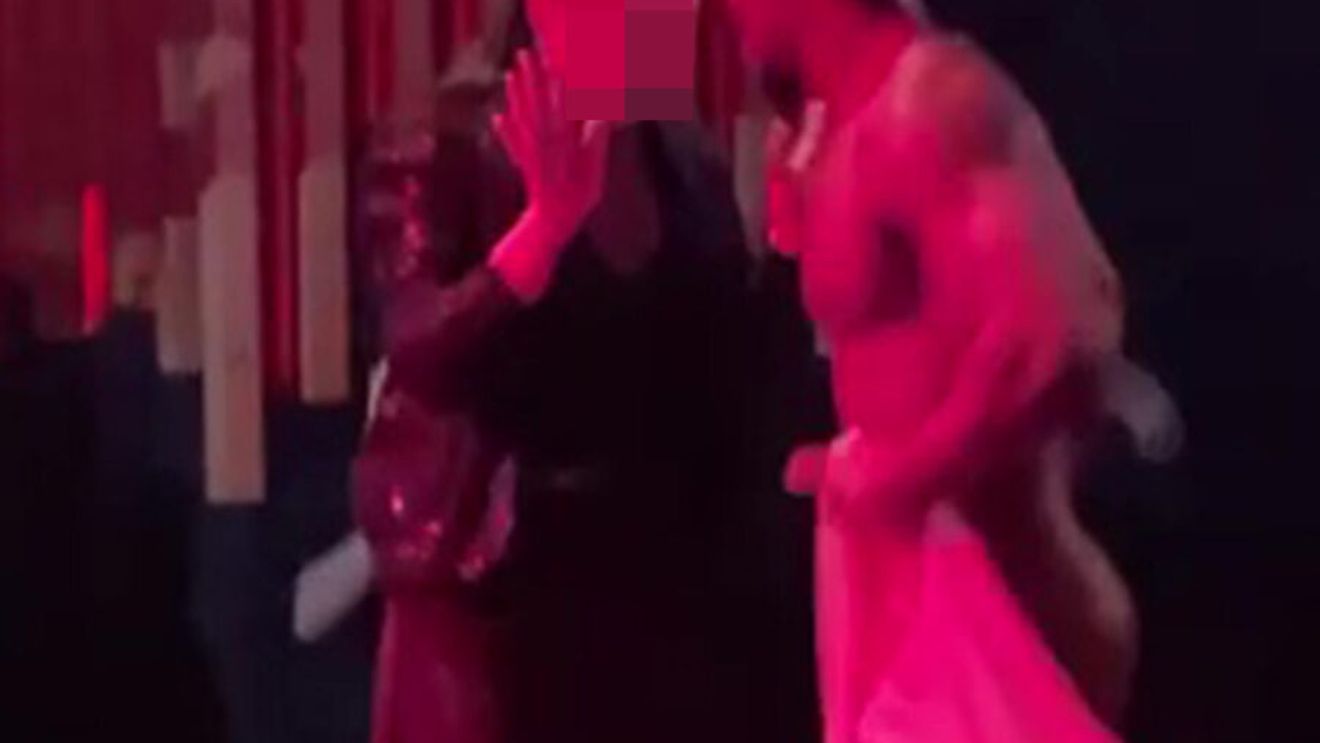 Imagini care sunt recomandate exclusiv adulților!