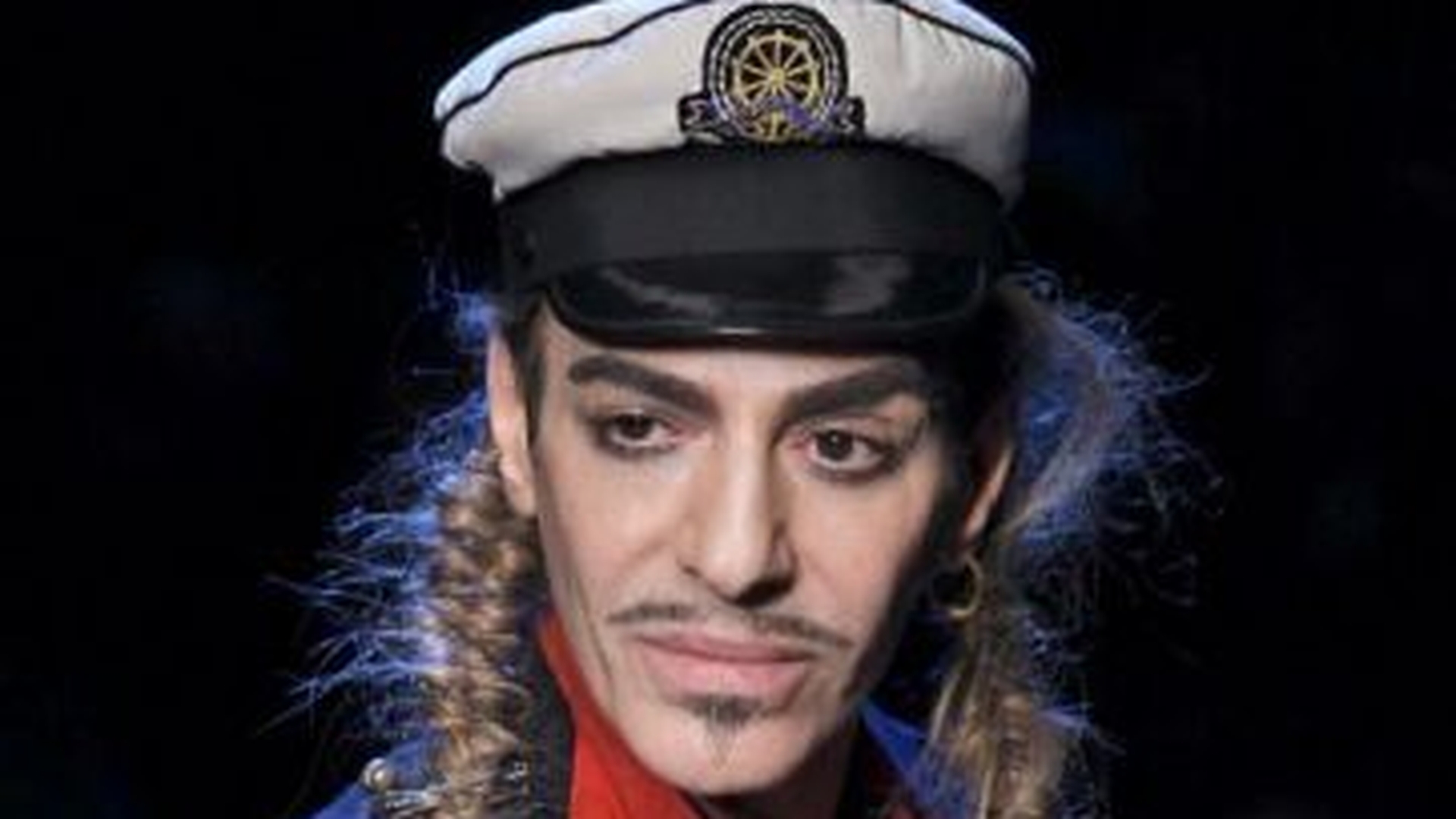 John Galliano, designerul concediat de la casa de modă Dior pentru remărcile sale antisemite, se întoarce în fashion!