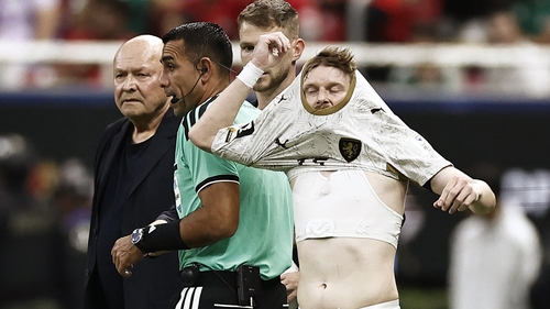 De ce fotbaliștii poartă „bustiere” la Cupa Mondială și la ce îi ajută