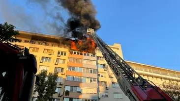Incendiu violent în Capitală în apropiere de Sala Palatului. Două apartamente au ars complet. FOTO & VIDEO