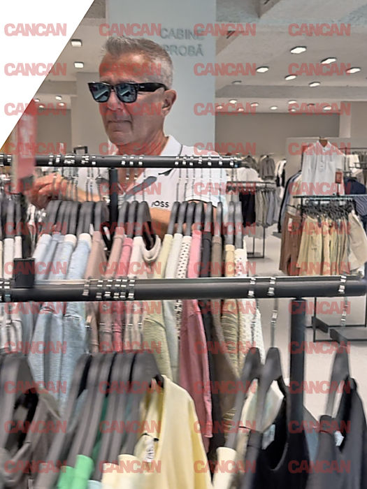 A analizat atent oferta și s-a orientat către articolele care îi plăceau cel mai mult Foto CANCAN.RO