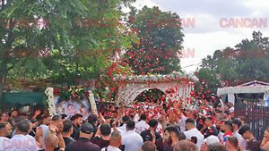 Gestul DUREROS pe care familia lui Ciprian Pian l-a făcut la intrarea în cimitir. Au vărsat lacrimi amare şi…