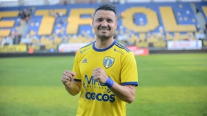 Un fotbalist din naționala României a băgat un porc tranșat în valiză și l-a trimis cu avionul. Stupoare la aeroport. „Bă, dar ce-ai pus în el?”
