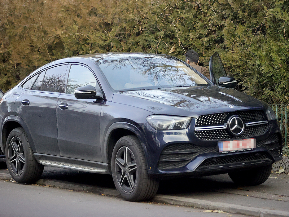 Tuncay Ozturk deține un Mercedes GLE 400d coupe, a cărui valoare se învârte în jurul sumei de 90.000 de euro  / (Sursa: CANCAN.RO)