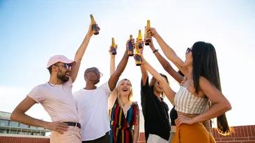 Cum să desfaci o sticlă de bere, dacă nu ai desfăcător sau brichetă la îndemână