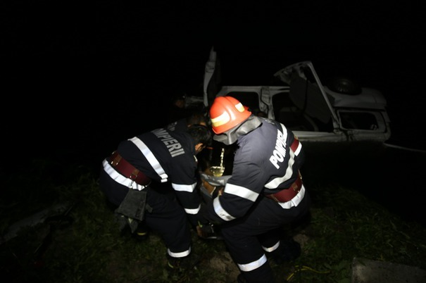 Accident cumplit la intrarea în BUCUREŞTI! Trei persoane, printre care o fetiţă de opt ani, au murit! Sursă foto: mediafax.ro