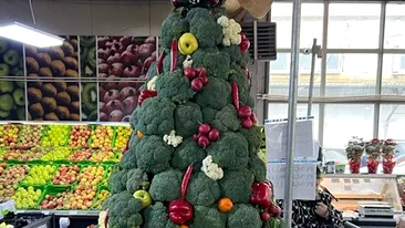 Viralul sfârșitului de an în România | Brad de broccoli, amplasat într-o piață din Ploiești