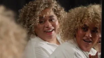 Aceste două femei s-au văzut pentru prima dată și au realizat că sunt identice. Și asta nu e tot! Ce au aflat, după ce au stat de vorbă