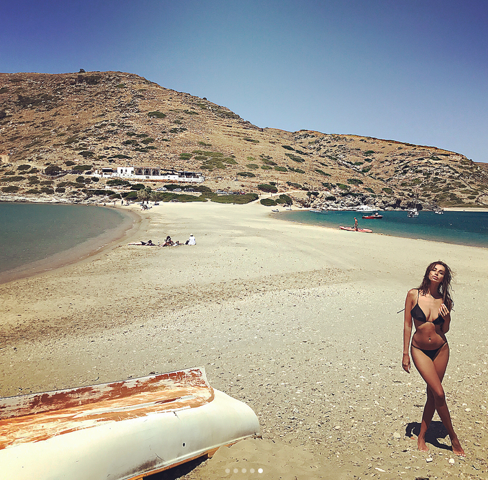 Mădălina Ghenea, pictorial ad-hoc în Grecia