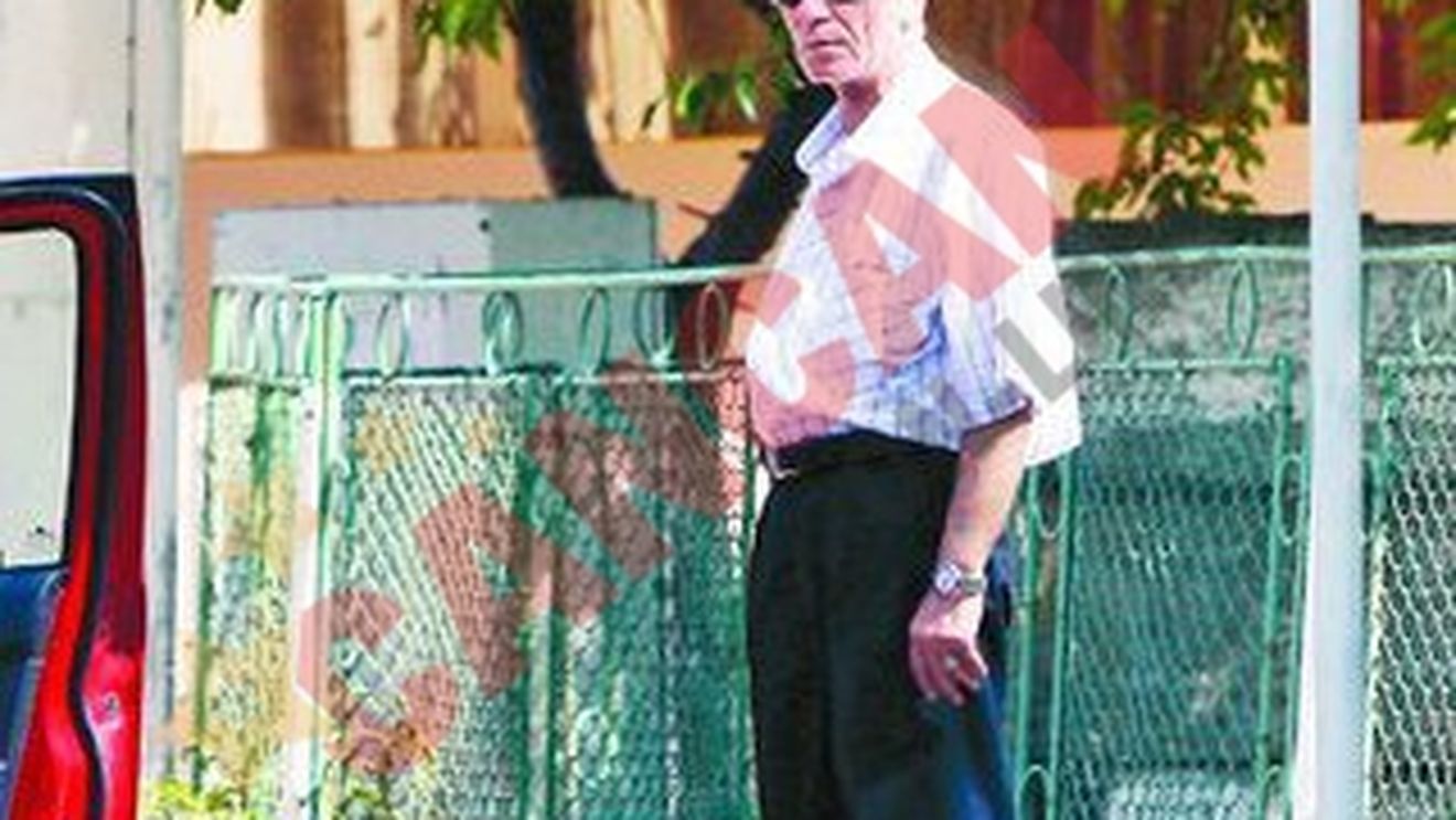 Pompierul-milionar toaca banii pe limuzine!