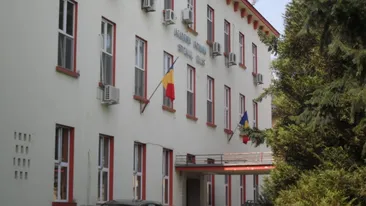 Acuzații grave la Spitalul Elias! Un celebru chirurg este acuzat că-și lasă fiica, studentă, să participe la operații