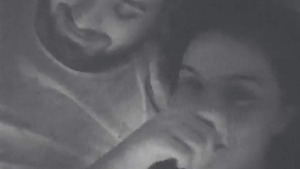 BETTY SALAM, filmată de iubit la miezul nopţii. Amândoi erau în pat, iar bruneta a început să ţipe