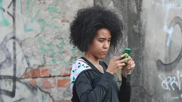 S-a aplecat periculos, la portbagaj! ”Lucrată” şi mulată, fosta soţie a lui Alex Velea arată... BELEA!