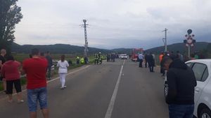 Patru studente au murit, după ce mașina în care se aflau a fost spulberată de tren. Imaginile surprinse după impact sunt înfiorătoare