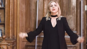 Anchetă la Universitatea de Medicină Carol Davila! Carmen Şerban a filmat un videoclip în biblioteca instituţiei