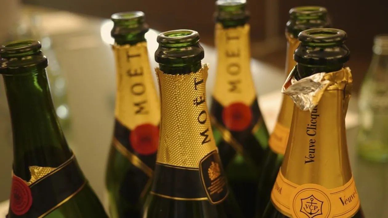 Ce truc a folosit un bărbat din Suceava pentru a cumpăra un Moet cu doar 23 de lei, deși costa 265