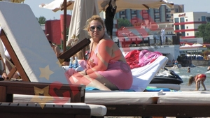 VIDEO Oana Roman a inceput sa manance salata!