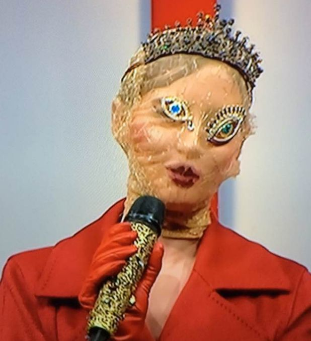 Iulia Albu, apariţie spectaculoasă la emisiune: „Am crezut că e o mumie în platou!”