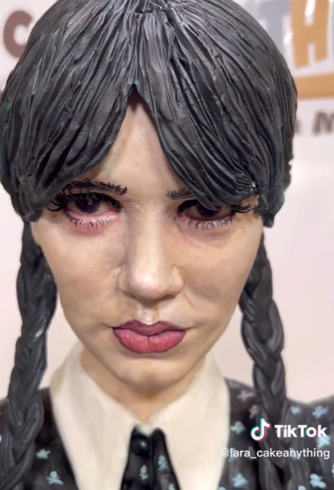 VIDEO | A devenit viral! Cum arată tortul inspirat din celebrul serial Wednesdey