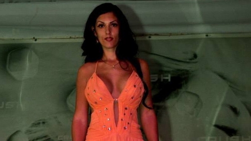 Luciu nu este singura care arata impecabil, desi a nascut de mai multe ori. Un model de 27 de ani cu trei copii ii calca pe urme