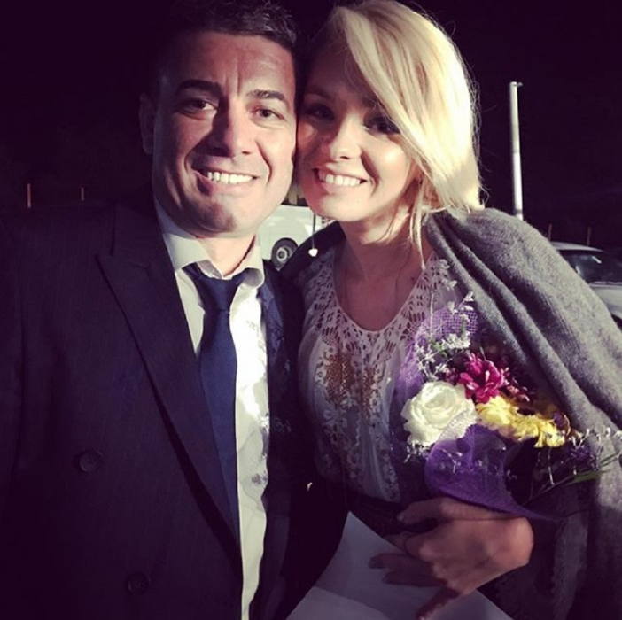 Nici n-a început divorţul ! Maria Constantin, în braţele unui bărbat care o soarbe din ochi!