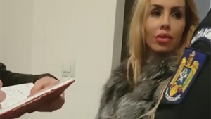 Flore Salalidis îi dă în judecată pe polițiști! Cere daune record!  ”În momentul în care îmi doresc să arăt o zonă intimă o fac eu...”