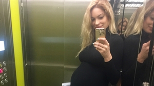 VALENTINA PELINEL, primele imagini cu bebeluşul în braţe. „Ce urmează va fi miraculos...“
