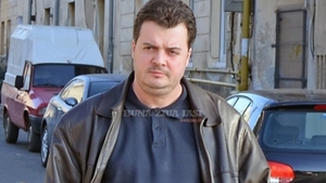 Cât de penibil! Un procuror din Iasi a făcut ASTA in timpul audierilor! Era beat, a pus capul pe masă si...