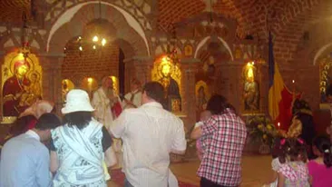 De ce nu au voie femeile în biserică la menstruaţie. Cât de adevărat e acest mit