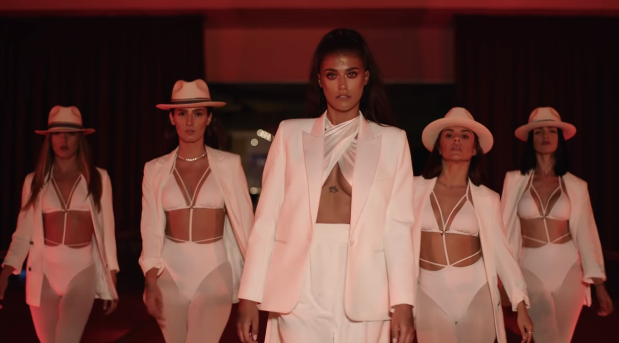 Antonia, apariție provocatoare în cel mai nou clip, lansat în colaborare cu Faydee! Versurile melodiei “Trika Trika” îți dau un vibe pozitiv