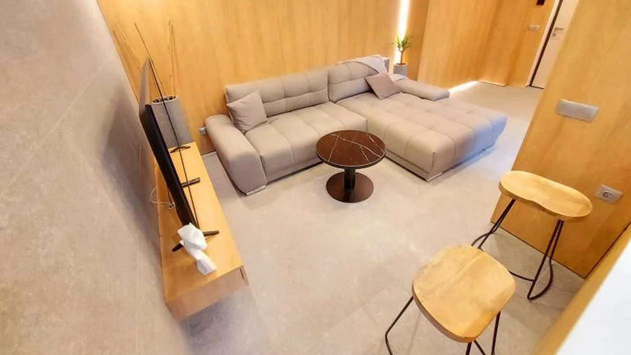 Apartamentul cu două camere care se închiriază pe 750 de euro! Are livingul pe hol şi se află în Cluj