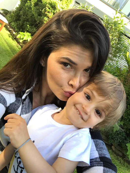 Alina Pușcaș, clipe de coșmar, din cauza unei bone. “A scăpat-o în cap pe Melissa!” Ce a pățit, ulterior, fiica prezentatoarei TV