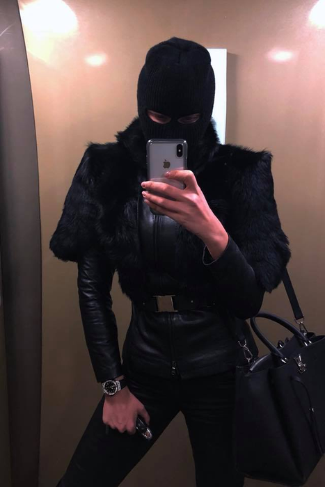 Bianca Drăguşanu ”fentează” ridurile cu ajutorul terapiei vampir