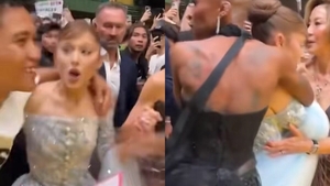 Ariana Grande, agresată de un fan în Singapore, la premiera noului ei film. Bărbatul nu se află la prima abatere