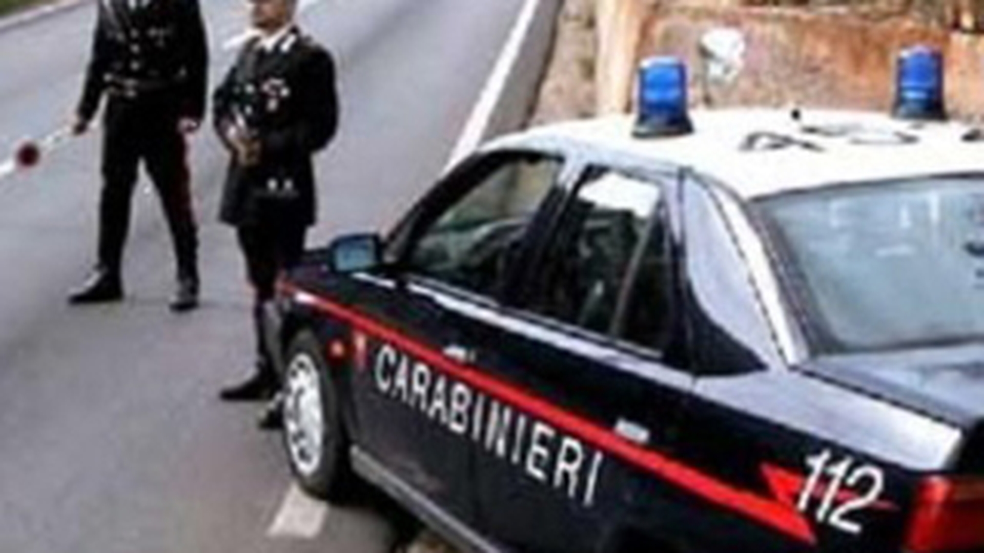 VIDEO Romanca spulberata de doua masini pe soseaua de centura a orasului Milano!